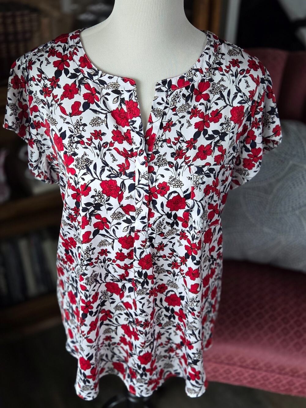 Liz Claiborne Blouse Women XL White Red Floral Short Sleeve Henley Top workwear